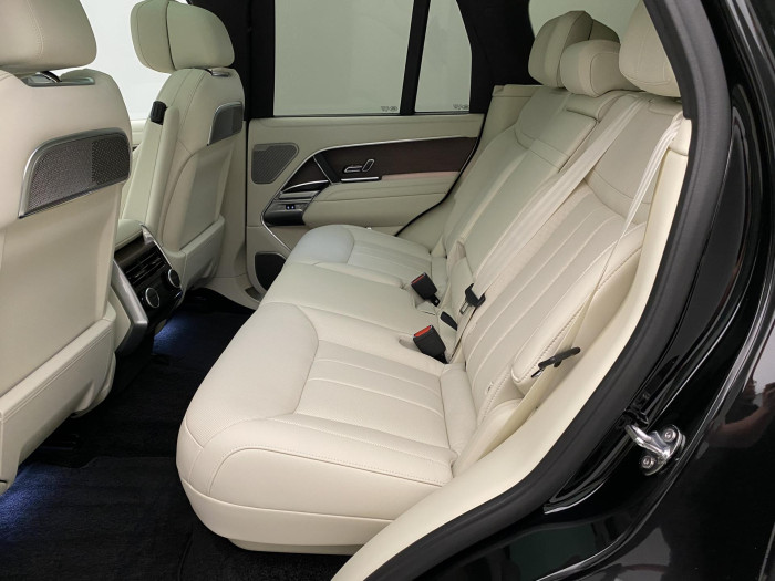 Land Rover Range Rover P550e AUTOBIOGRAPHY SWB