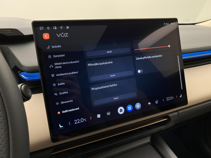 Lynk & Co 08 MORE PHEV