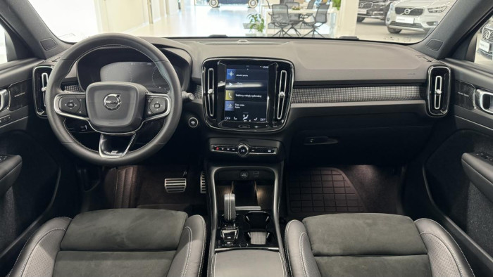 Volvo XC40 T4 R-DESIGN REZERVACE