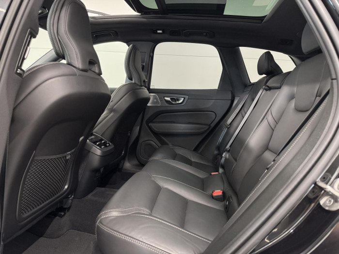 Volvo XC60 B5 AWD ULTIMATE REZERVACE
