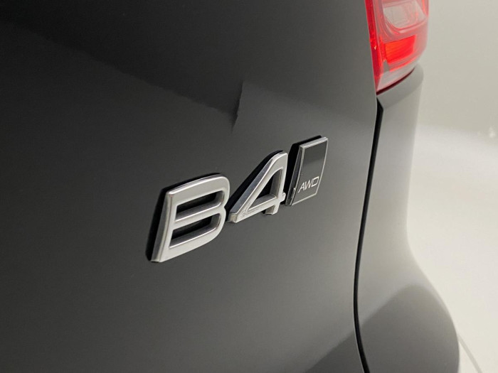 Volvo XC40 B4 AWD MOMENTUM AUT REZERVACE 2.0 Momentum