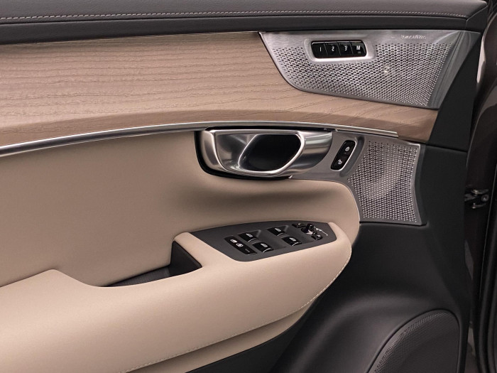 Volvo XC90 T8 AWD RECHARGE DARK ULTRA 7m