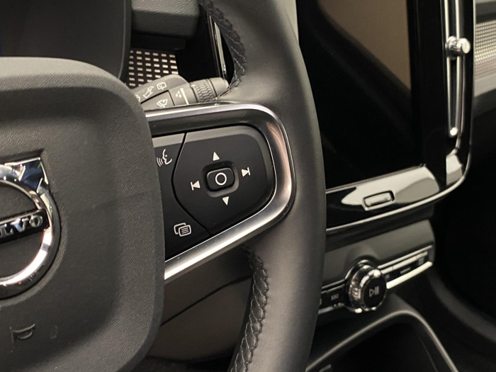 Volvo XC40 B4 AWD R-DESIGN AUT CZ