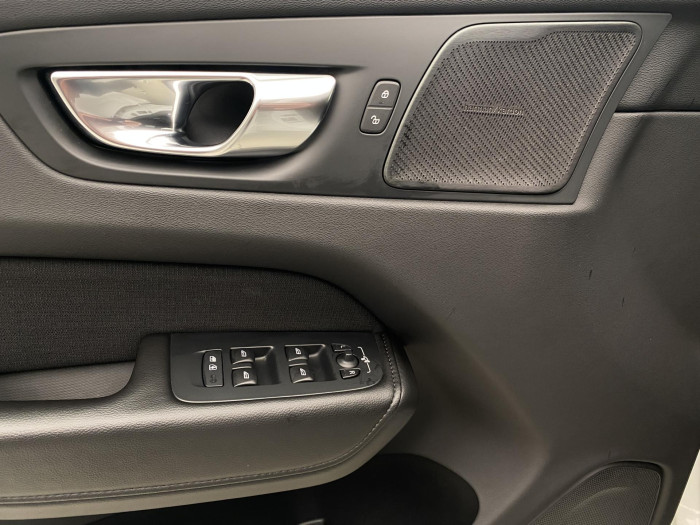 Volvo XC60 B4 AWD MOMENTUM AUT CZ 2.0 Momentum