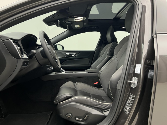 Volvo S60 B5 AWD ULTIMATE DARK AUT 1.maj