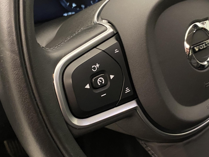 Volvo XC60 B4 AWD MOMENTUM AUT 2.0 Momentum