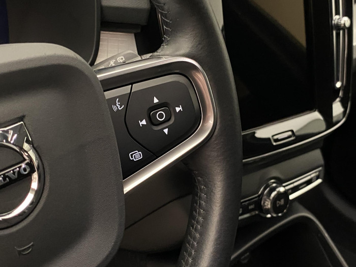 Volvo XC40 B4 AWD MOMENTUM REZERVACE 2.0 Momentum