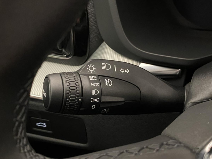 Volvo XC60 B4 AWD PLUS DARK AUT REZERVACE