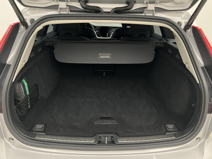 Volvo V60 B4 PLUS DARK AUT 1.maj.