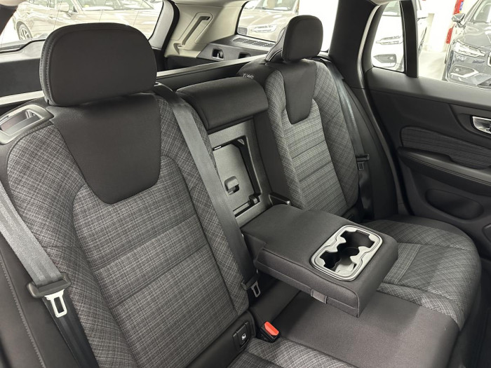 Volvo V60 B3 CORE AUT REZERVACE