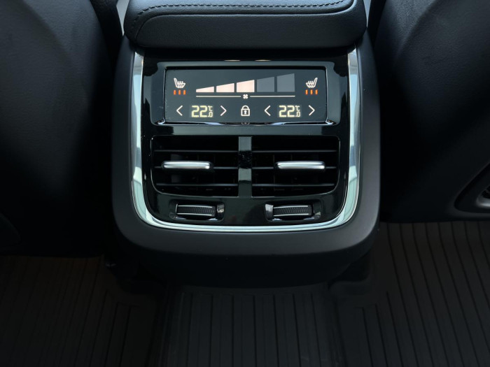 Volvo XC60 B4 AWD ULTIMATE DARK Aut 1.maj