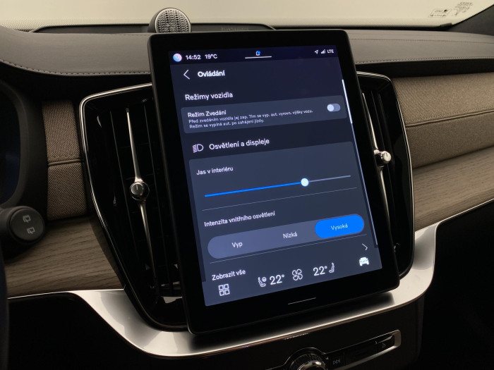 Volvo XC90 T8 AWD RECHARGE REZERVACE