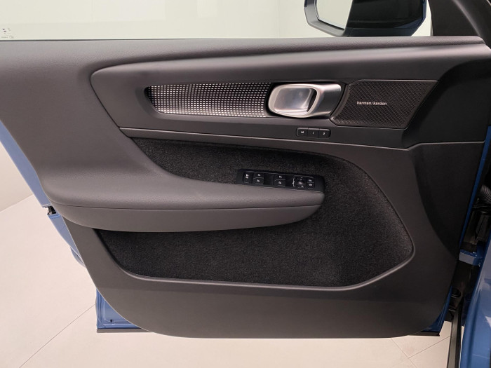 Volvo XC40 B3 DARK ULTRA AUT CZ