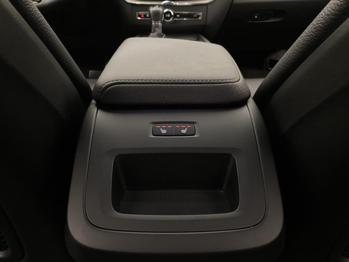 Volvo XC60 T5 AWD INSCRIPTION REZERVACE