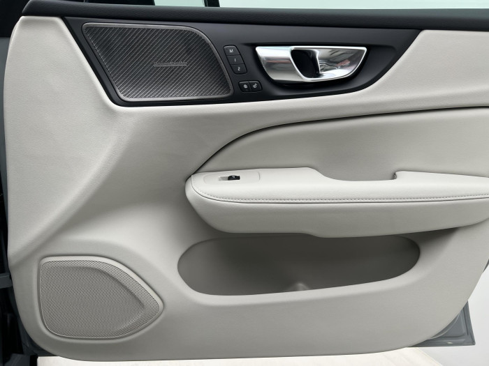 Volvo V60 B4 DARK PLUS