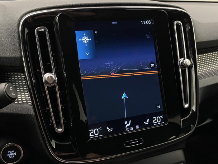 Volvo XC40 B4 AWD R-DESIGN AUT REZERVACE