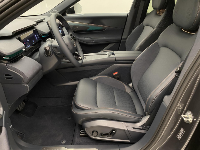 Lynk & Co 08 MORE PHEV