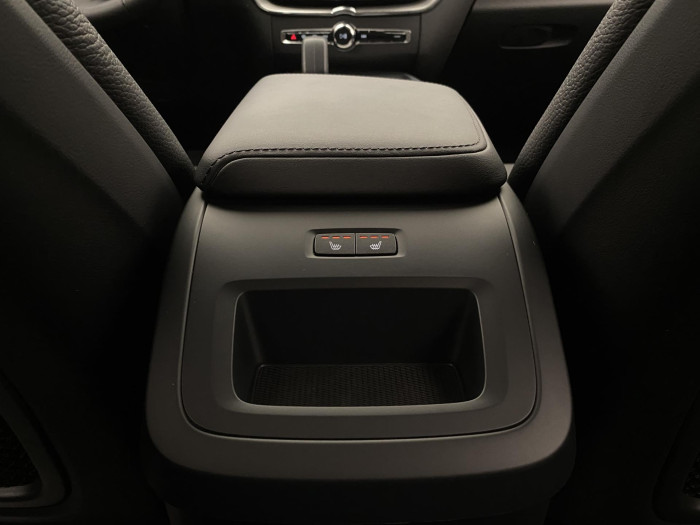 Volvo XC60 B4 AWD R-DESIGN AUT CZ
