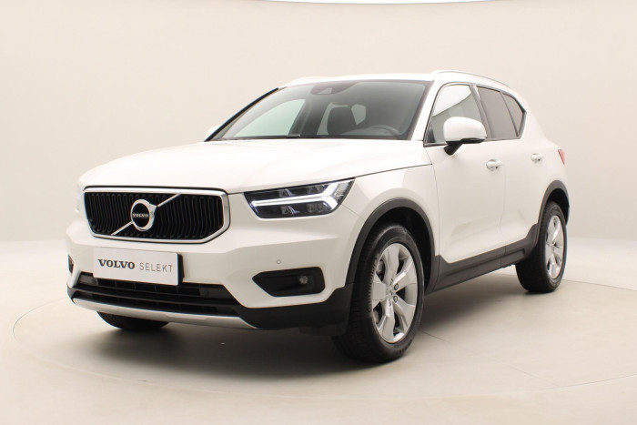 Volvo XC40 B4 MOMENTUM REZERVACE 2.0 Momentum