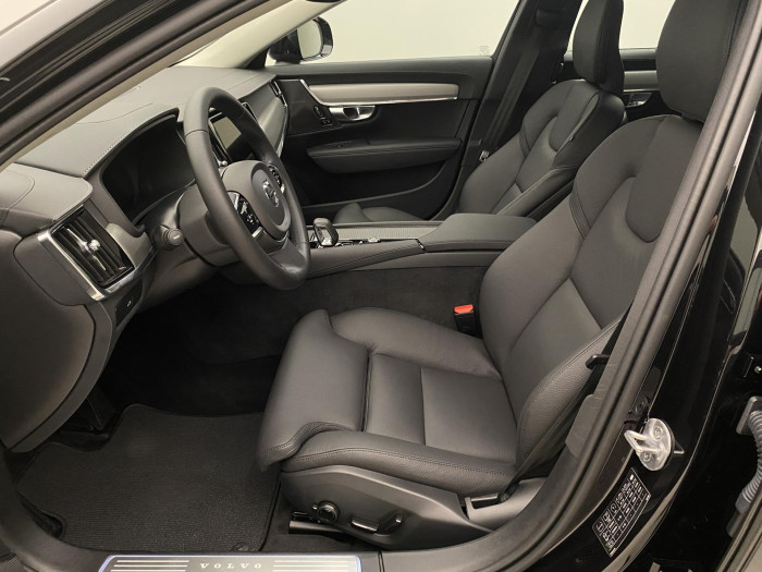 Volvo V90 CC B4 AWD PLUS AUT CZ 1.maj