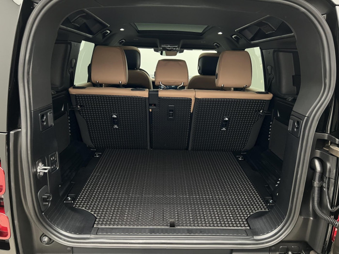 Land Rover Defender 110 D300 X-DYN. HSE REZERVACE 3.0 d