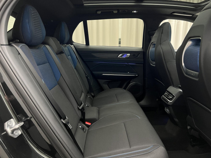 Lynk & Co 01 PHEV DCT AUT 1.maj.