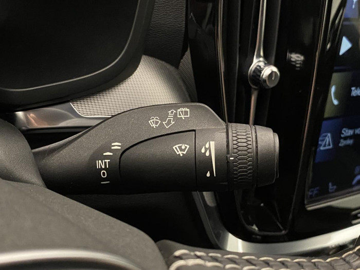 Volvo V60 T8 AWD R-DESIGN AUT REZERVACE
