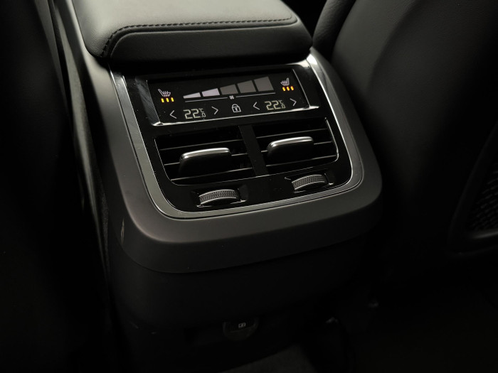 Volvo XC60 B4 AWD PLUS DARK AUT 1. maj.