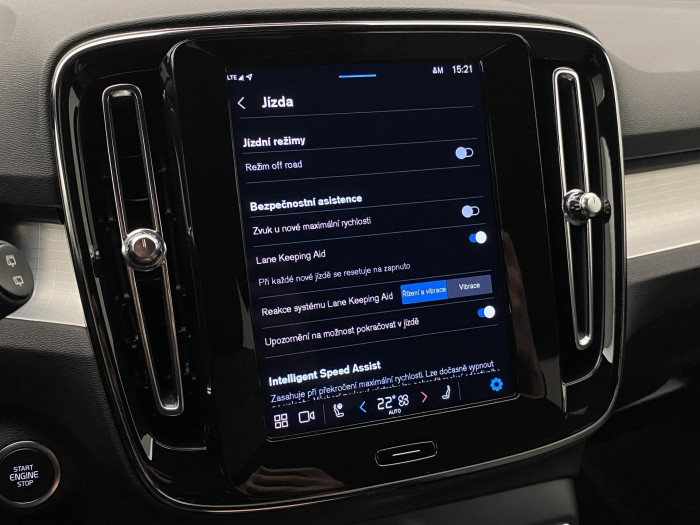 Volvo XC40 B3 DARK PLUS AUT CZ