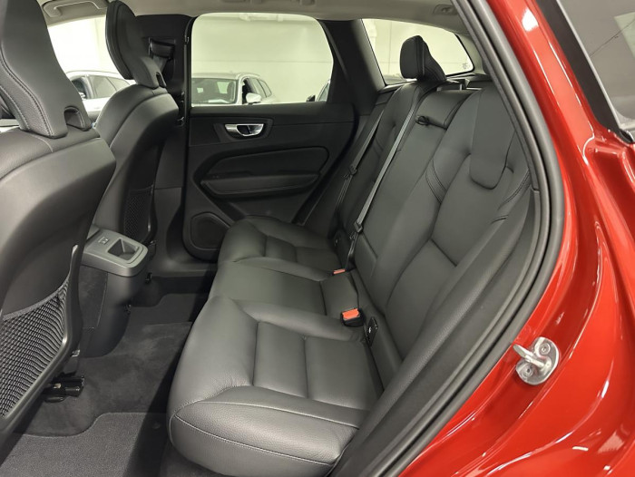 Volvo XC60 B4 AWD PLUS DARK REZERVACE 2.0 Plus
