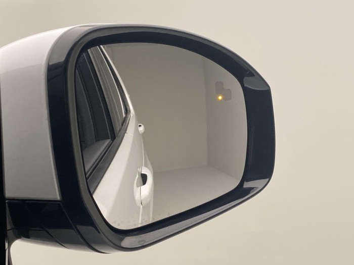 Land Rover Discovery D300 HSE AWD AUT 7míst 3.0 d