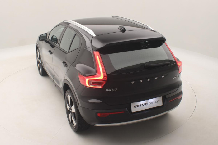 Volvo XC40 B4 AWD MOMENTUM REZERVACE 2.0 Momentum