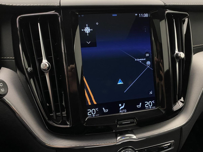 Volvo XC60 B4 AWD R-DESIGN AUT REZERVACE