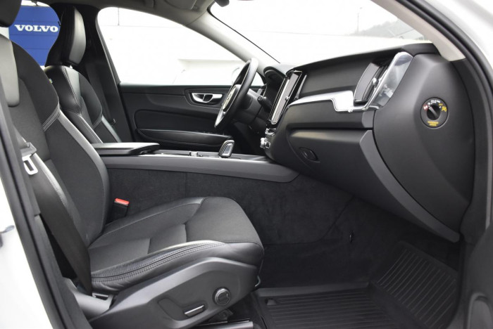 Volvo XC60 B5 AWD MOMENTUM REZERVACE 2.0 Momentum