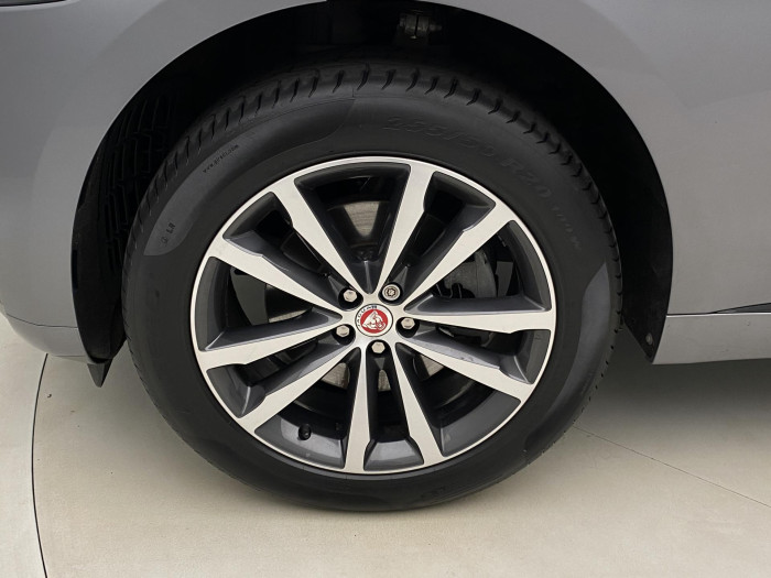 Jaguar F-Pace D200 AWD R-DYNAMIC  REZERVACE 2.0 d Dynamic