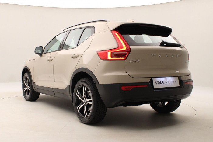 Volvo XC40 B3 PLUS DARK AUT CZ