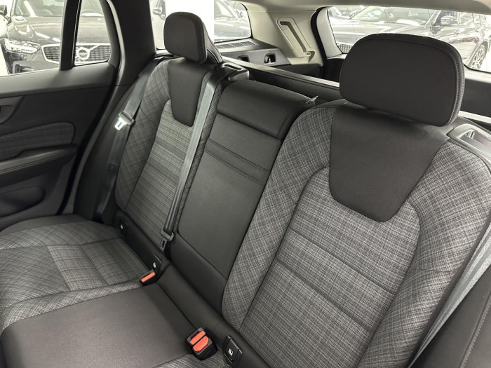 Volvo V60 B3 CORE AUT REZERVACE
