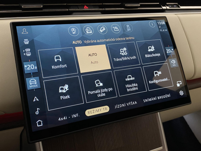 Land Rover Range Rover P550e AUTOBIOGRAPHY SWB