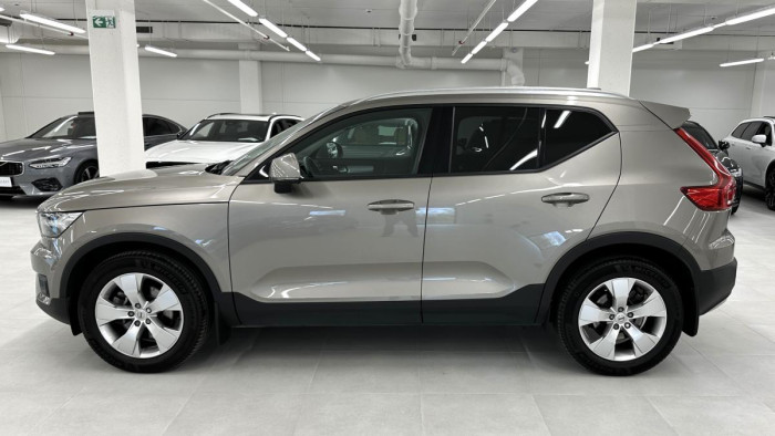 Volvo XC40 B4 AWD MOMENTUM ADVANCED 1.maj 2.0 Momentum