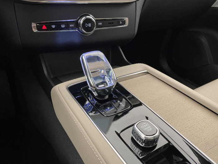 Volvo XC90 T8 AWD PLUG-IN BRIGHT ULTRA 7m