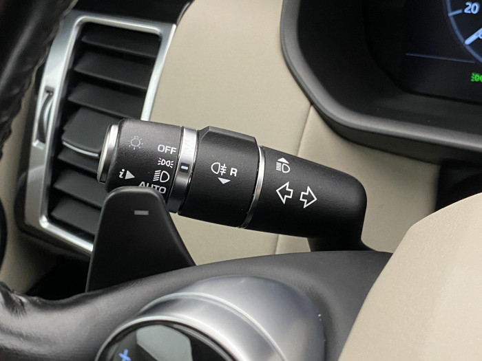 Land Rover Discovery 3,0 SD6 AWD SE AUT REZERVACE 3.0 SE