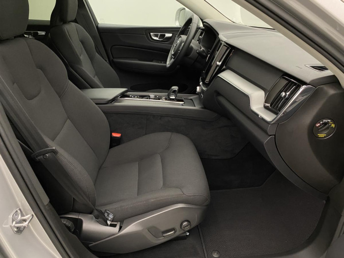 Volvo XC60 B4 MOMENTUM PRO REZERVACE 2.0 Momentum