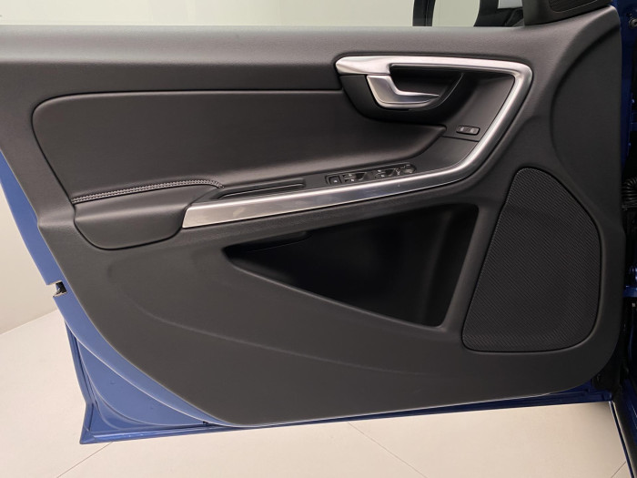 Volvo V60 T5 R-DESIGN AUT CZ