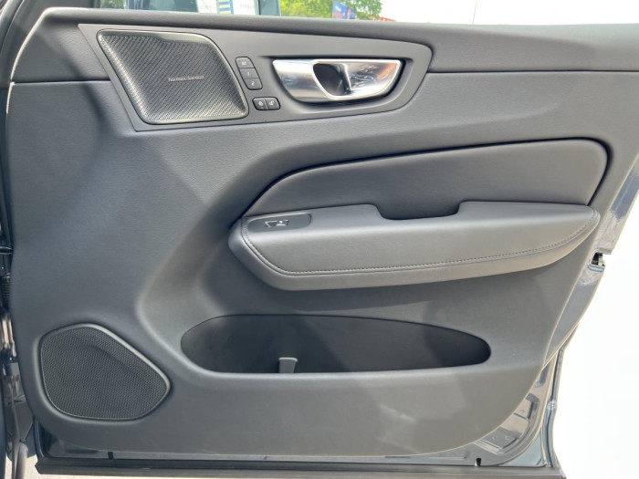 Volvo XC60 B4 PLUS BRIGHT Aut REZERVACE