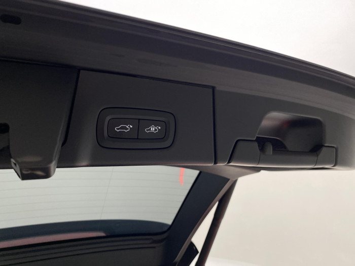 Volvo V90 D5 AWD R-DESIGN REZERVACE 2.0 d