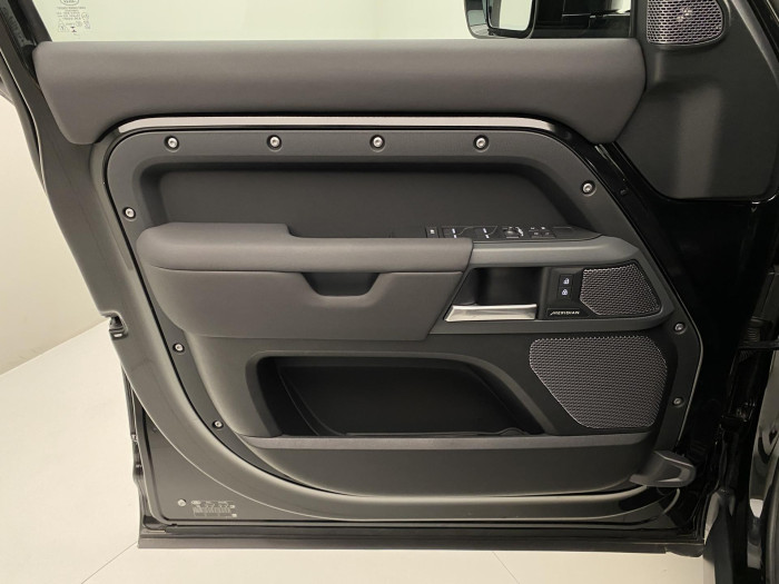 Land Rover Defender D300 SE AWD AUT CZ REZERVACE 3.0 d SE