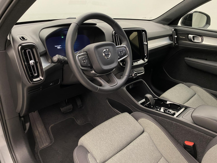 Volvo XC40 B3 DARK PLUS AUT CZ