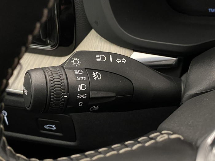 Volvo XC60 T5 AWD INSCRIPTION REZERVACE