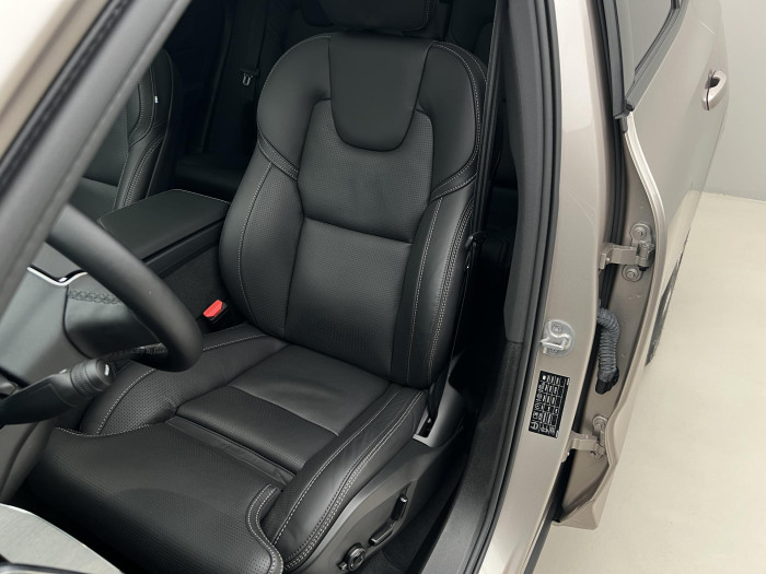 Volvo XC60 T6 AWD RECHARGE ULTRA DARK CZ