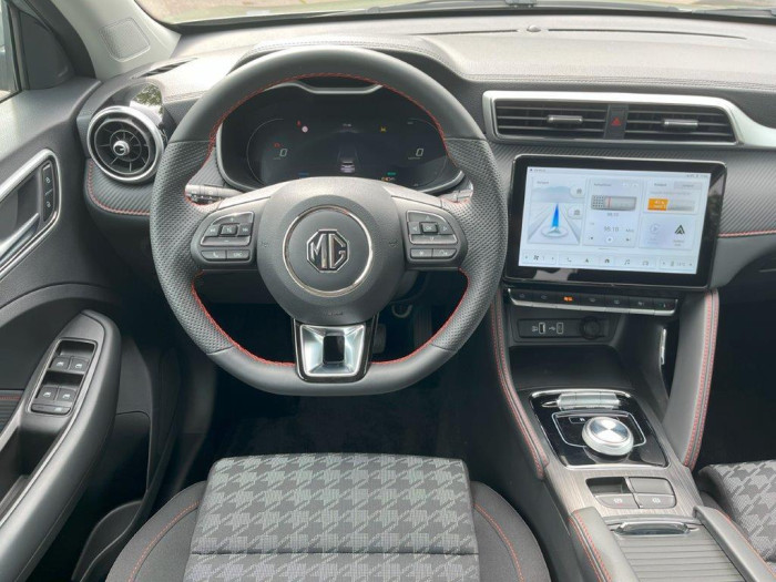 MG ZS EV EXCITE 70kWh REZERVACE!